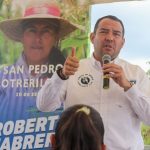 ROBERTO CABRERA VISITA COMUNIDAD EL CHAPARRO, DONDE SE CONSTRUIRÁ CAMINO DE SACA.