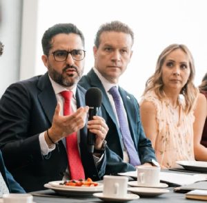 LA INCERTIDUMBRE ESPANTA LAS INVERSIONES Y YA SE VE AFECTADA LA ECONOMÍA DE LAS FAMILIAS: AGUSTÍN DORANTES