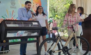 PARTICIPA AGUSTÍN DORANTES EN EL FESTEJO DEL DÍA DEL NIÑO Y LA NIÑA DEL SINDICATO DEL ESTADO